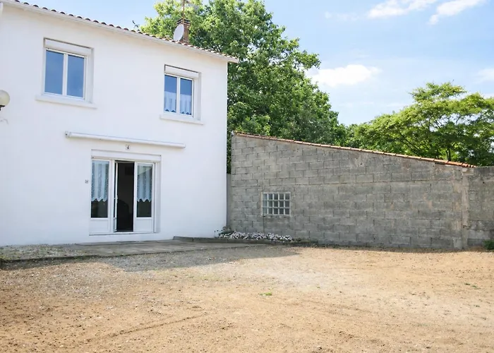 Maison De Ideale Entre Et Commerces - Fr-1-22-219 Feriehus