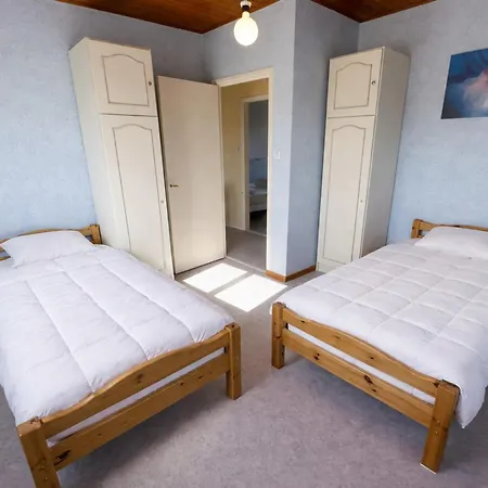 Maison De Ideale Entre Et Commerces - Fr-1-22-219 *